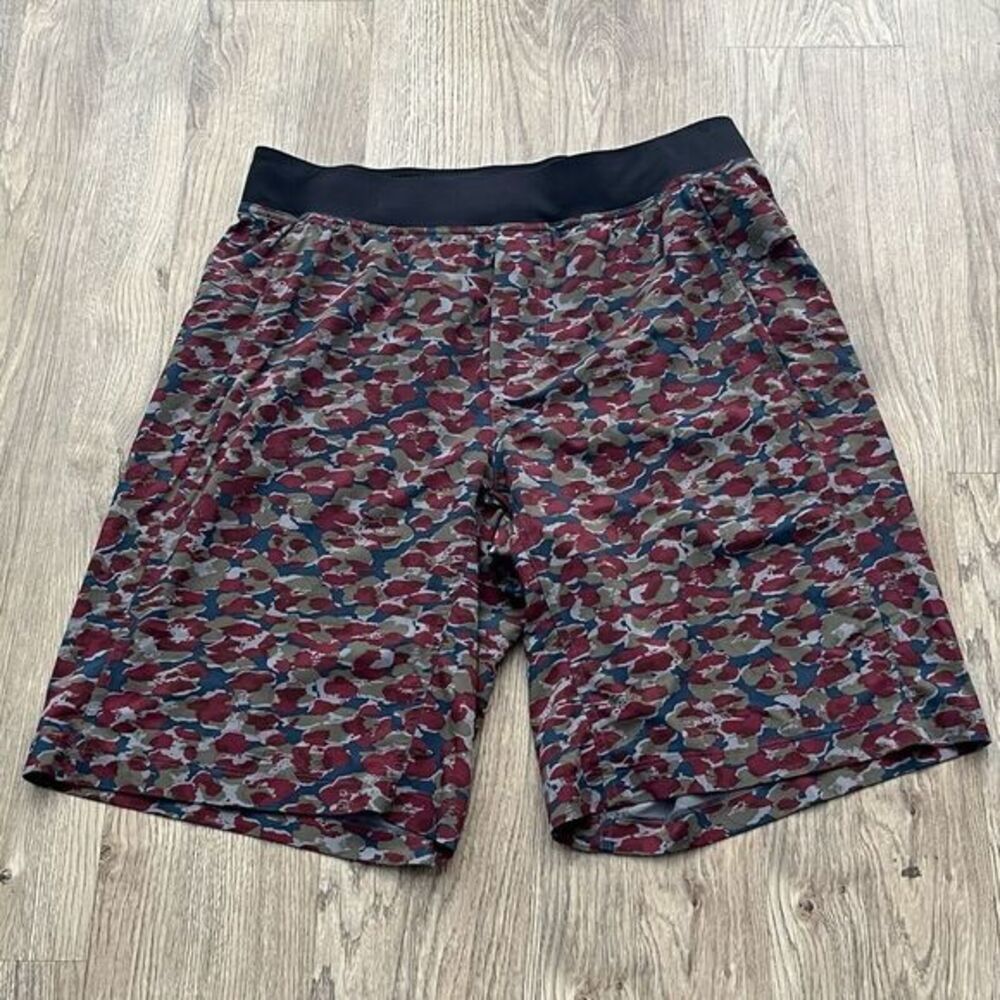 Lululemon Mens Assert‎ Shorts Size L Red Leopard Print Cross-training Activewear
